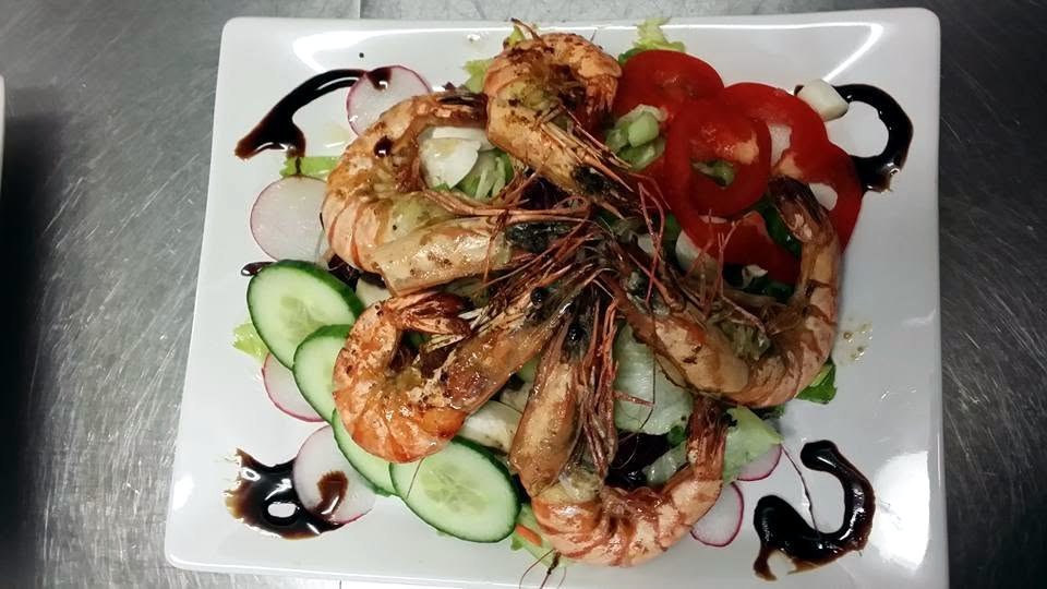Garnelen auf Salat
